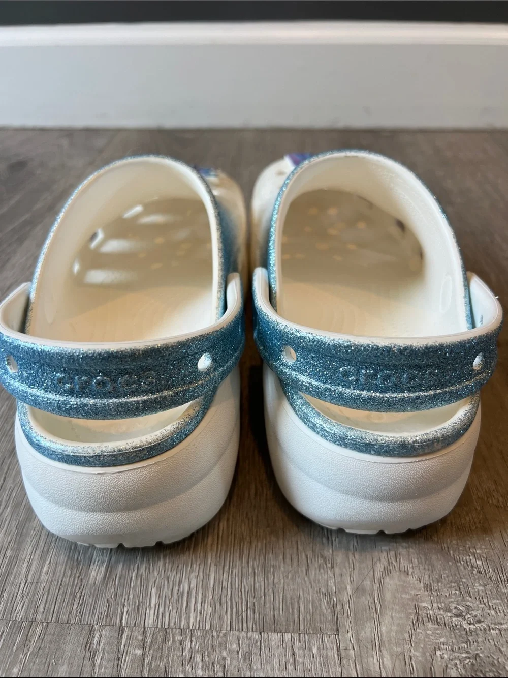 Disney Frozen Crocs Platform Glitter Ombré Clogs Women's Size 7 White & Blue